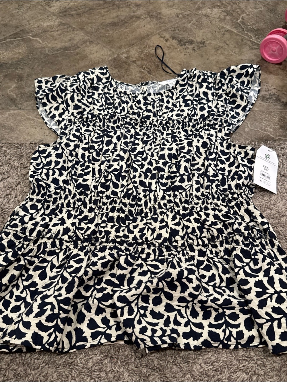 🐻Time and Tru Navy and Cream Smocked Flutter Sleeve Tunic